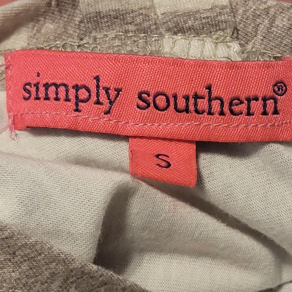 Simply Southern twist back distressed camo shirt - Picture 4 of 5